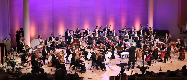 Saimaa Sinfonietta soittamassa Lappeenrannan valtakunnalisissa laulukilpailuissa.